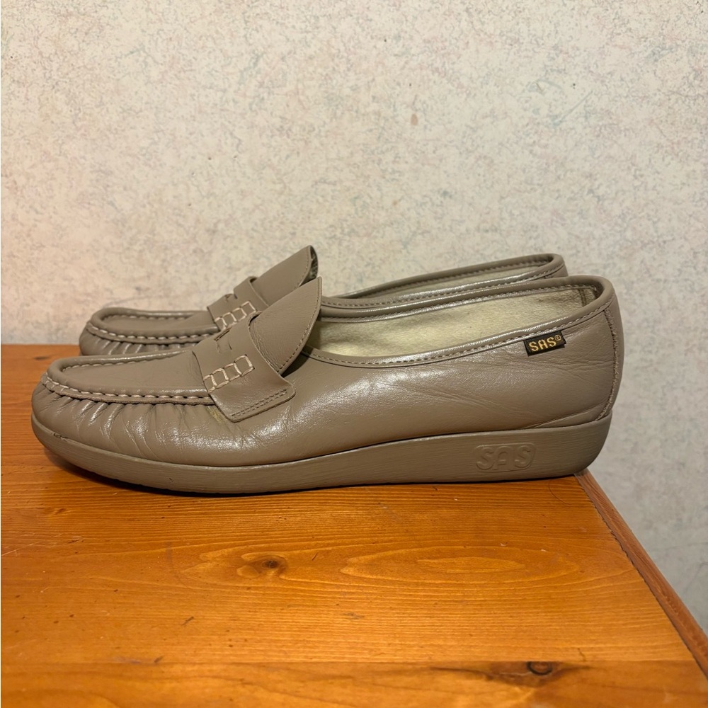 SAS Classic Slip On Leather Loafer Mocha Tan Women's size 11 S  Comfort Penny